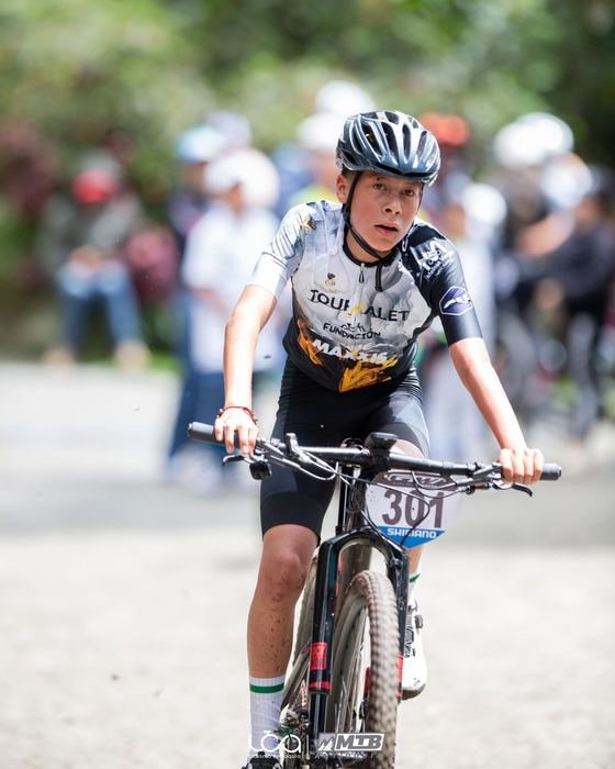 Atleta joven de Tourmalet en competencia oficial